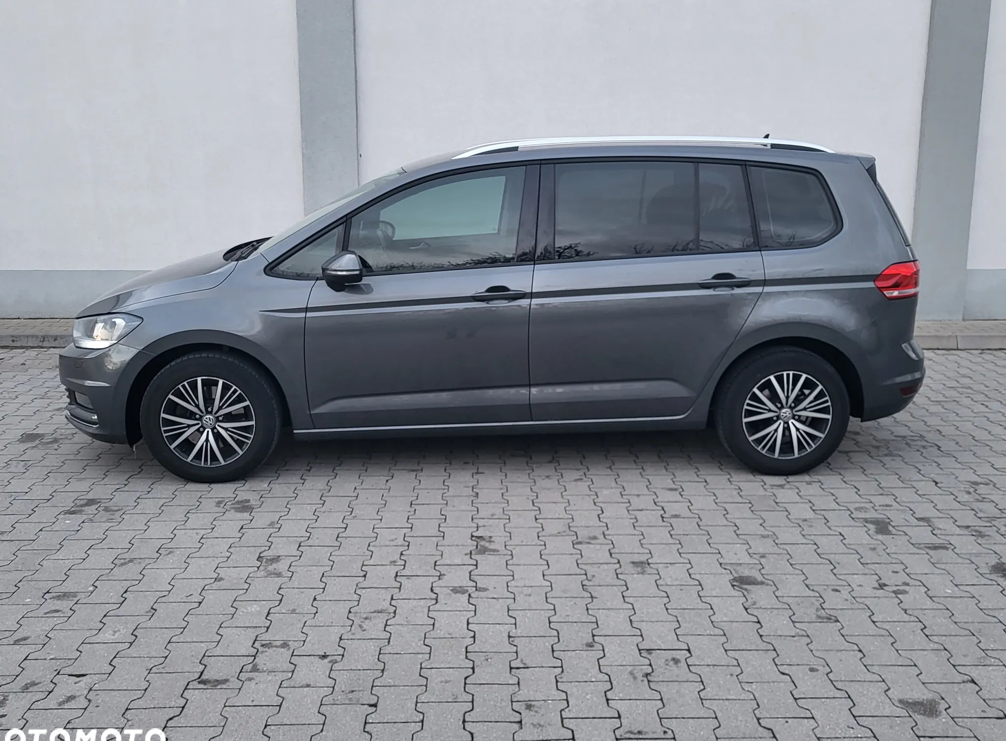 Volkswagen Touran cena 59000 przebieg: 82752, rok produkcji 2018 z Pleszew małe 92